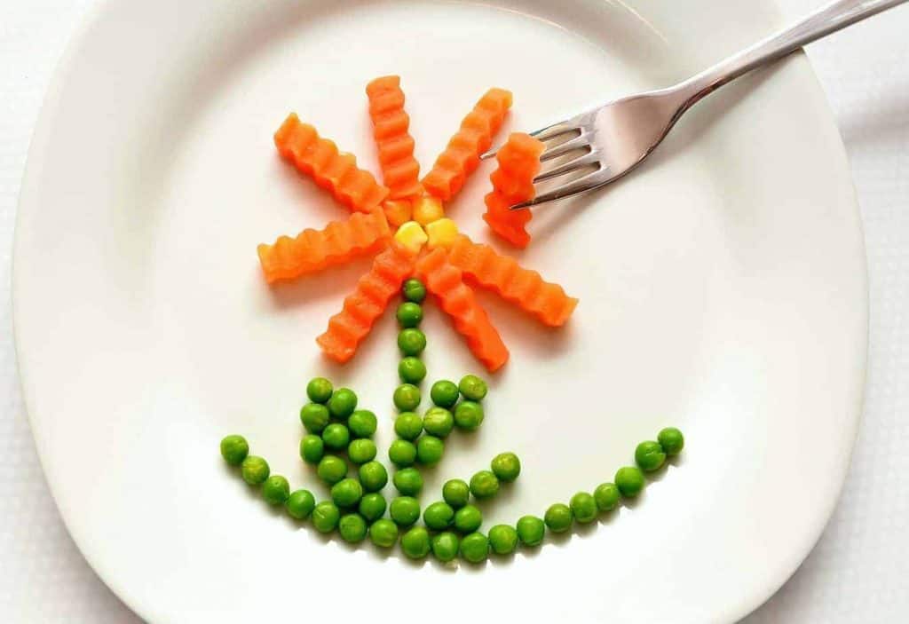 picture of healthy vegetables in shape of flower