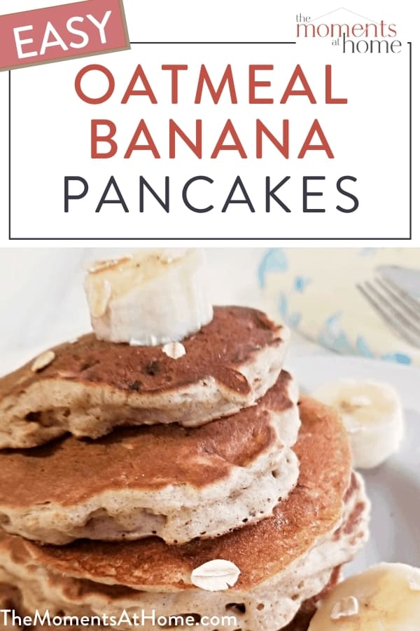 picture of oatmeal banana pancakes with text: easy oatmeal banana pancakes by The Moments At home